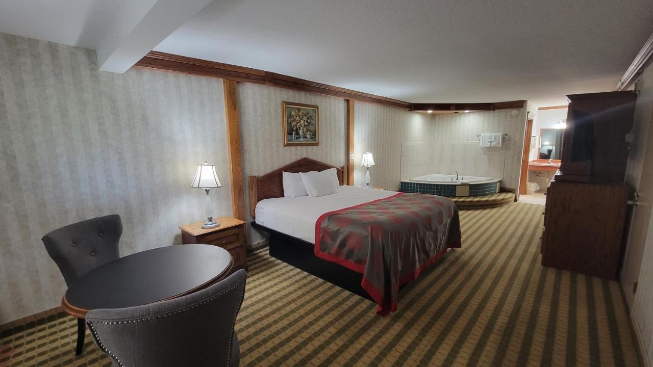 Ramada By Wyndham Saginaw Hotel & Suites Luaran gambar