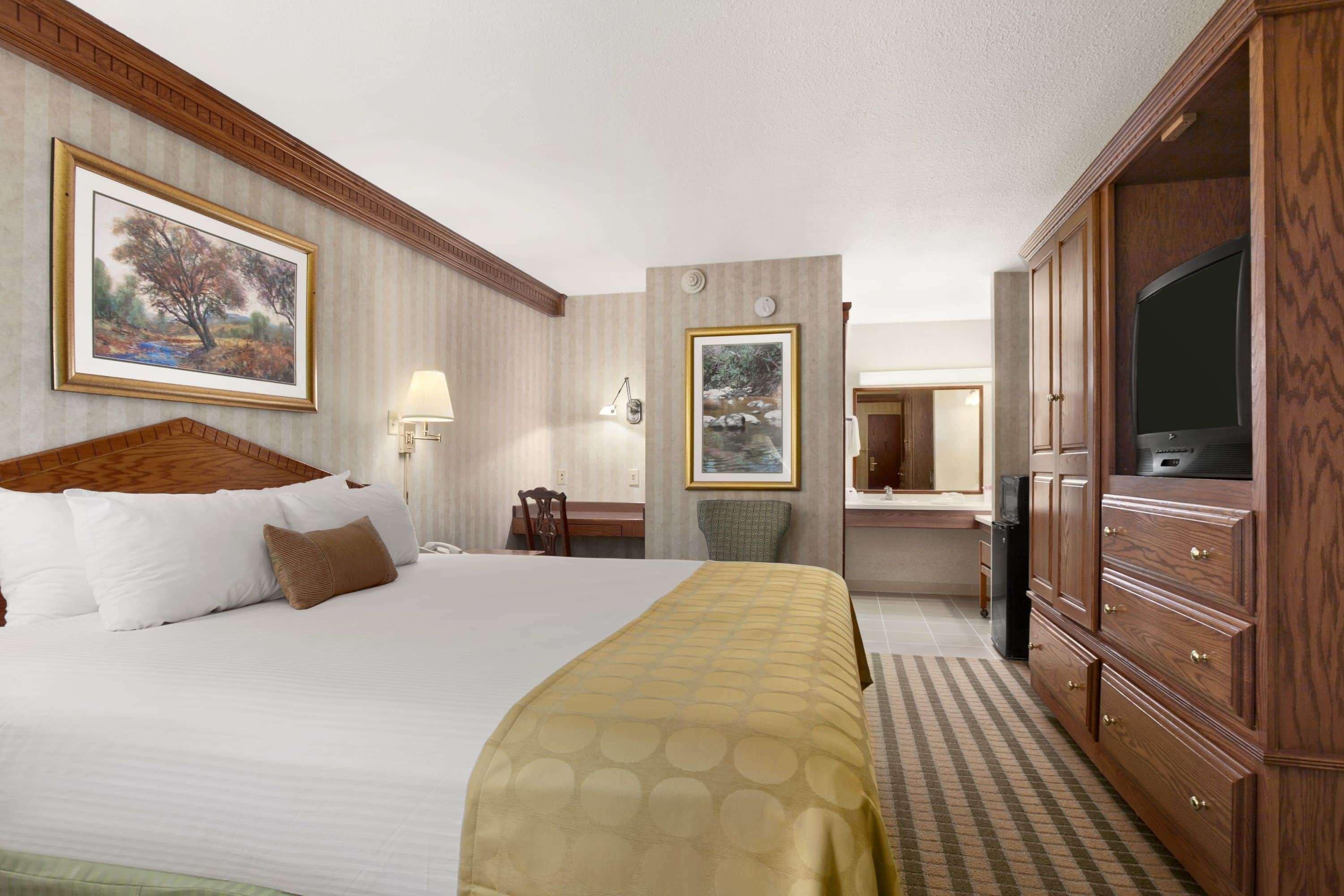 Ramada By Wyndham Saginaw Hotel & Suites Luaran gambar