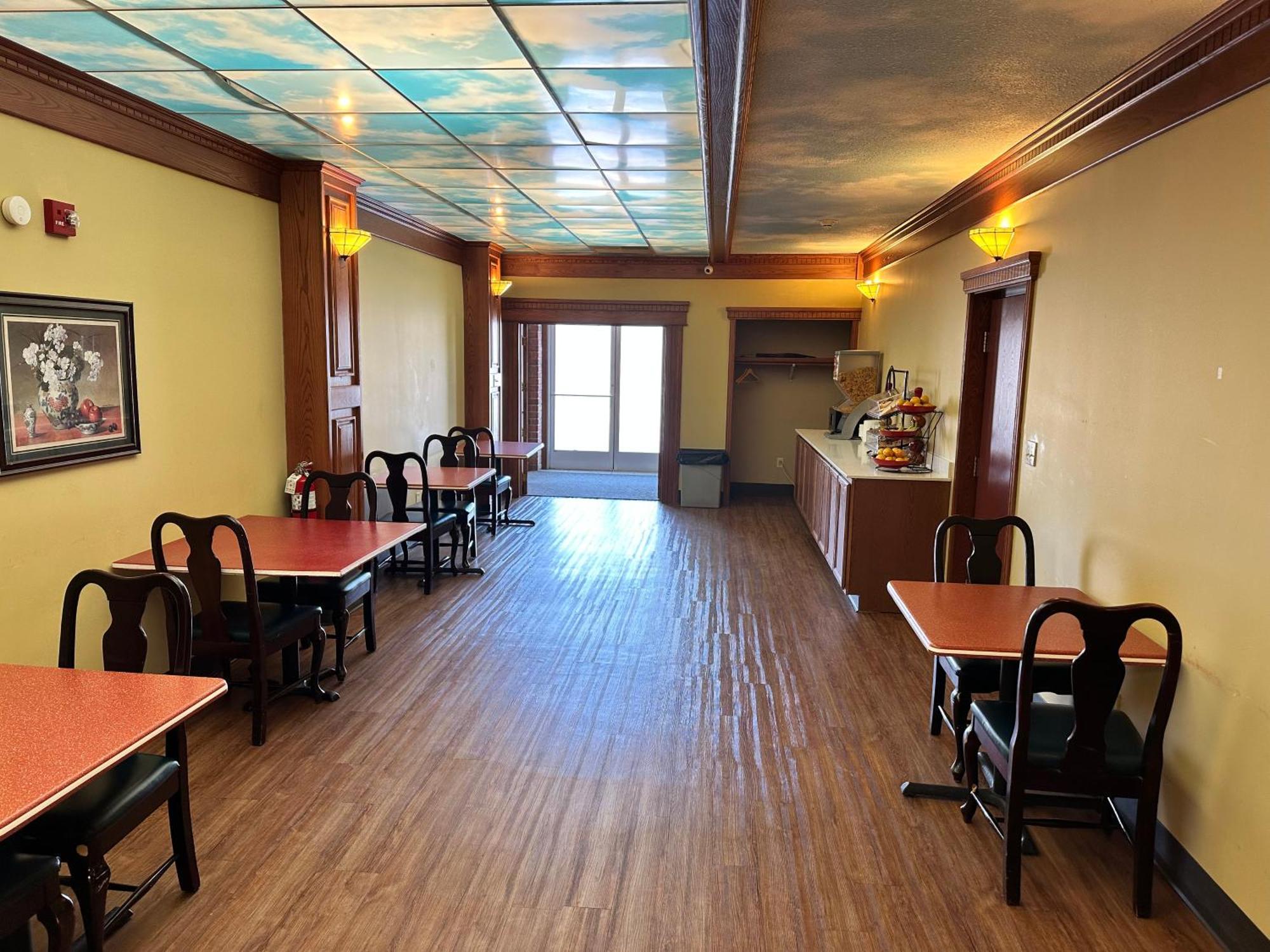 Ramada By Wyndham Saginaw Hotel & Suites Luaran gambar