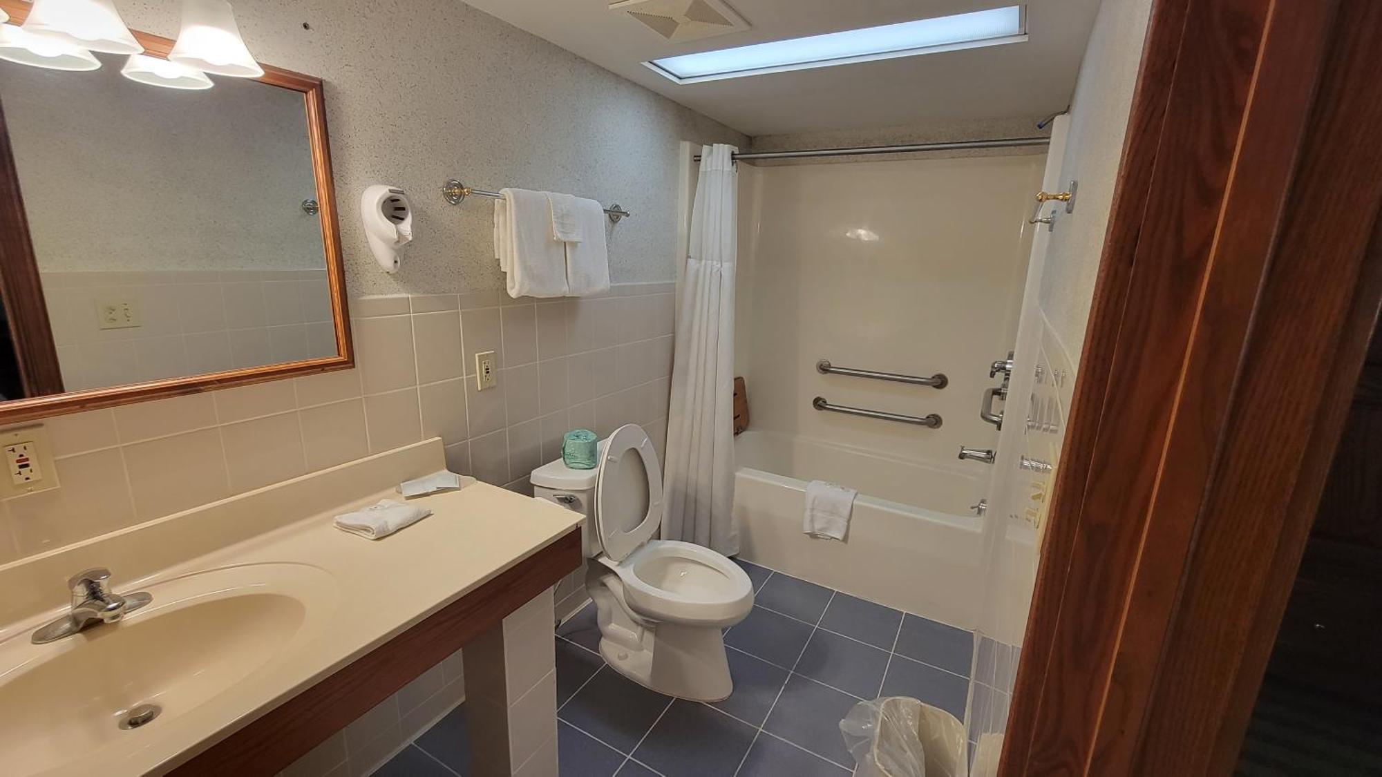 Ramada By Wyndham Saginaw Hotel & Suites Luaran gambar