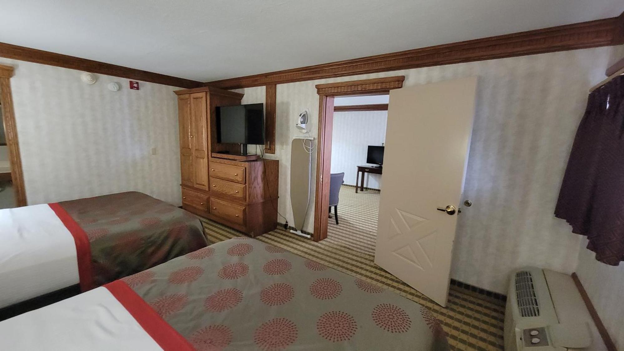 Ramada By Wyndham Saginaw Hotel & Suites Luaran gambar