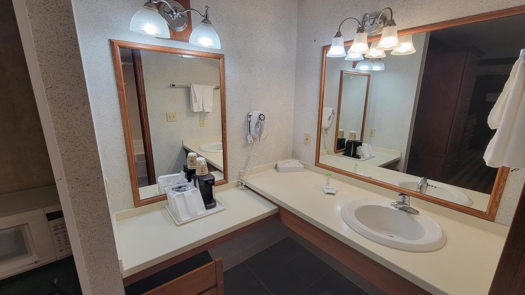 Ramada By Wyndham Saginaw Hotel & Suites Luaran gambar