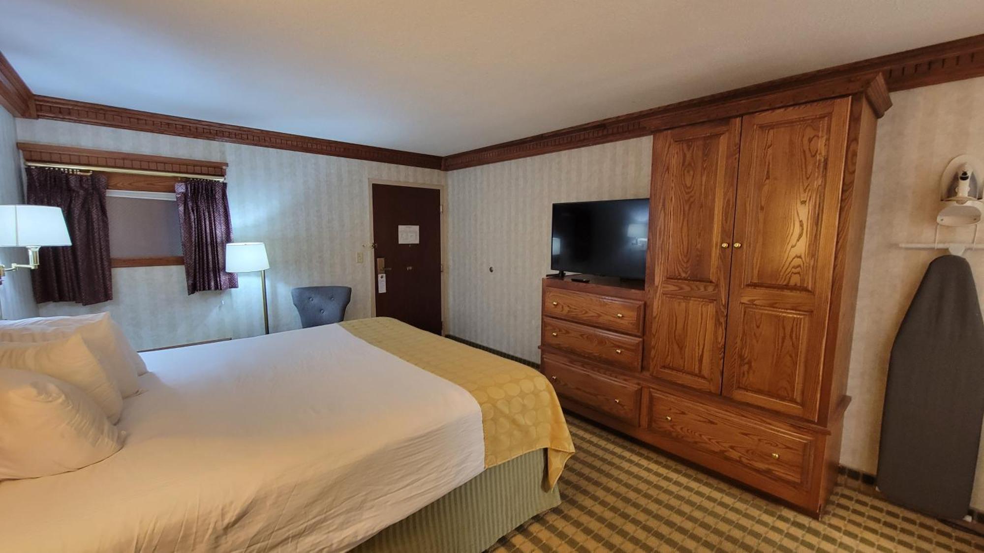 Ramada By Wyndham Saginaw Hotel & Suites Luaran gambar