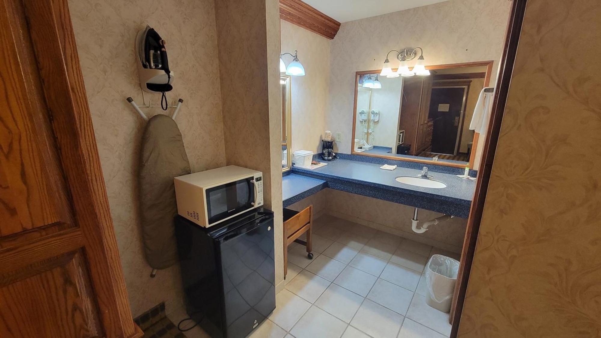 Ramada By Wyndham Saginaw Hotel & Suites Luaran gambar