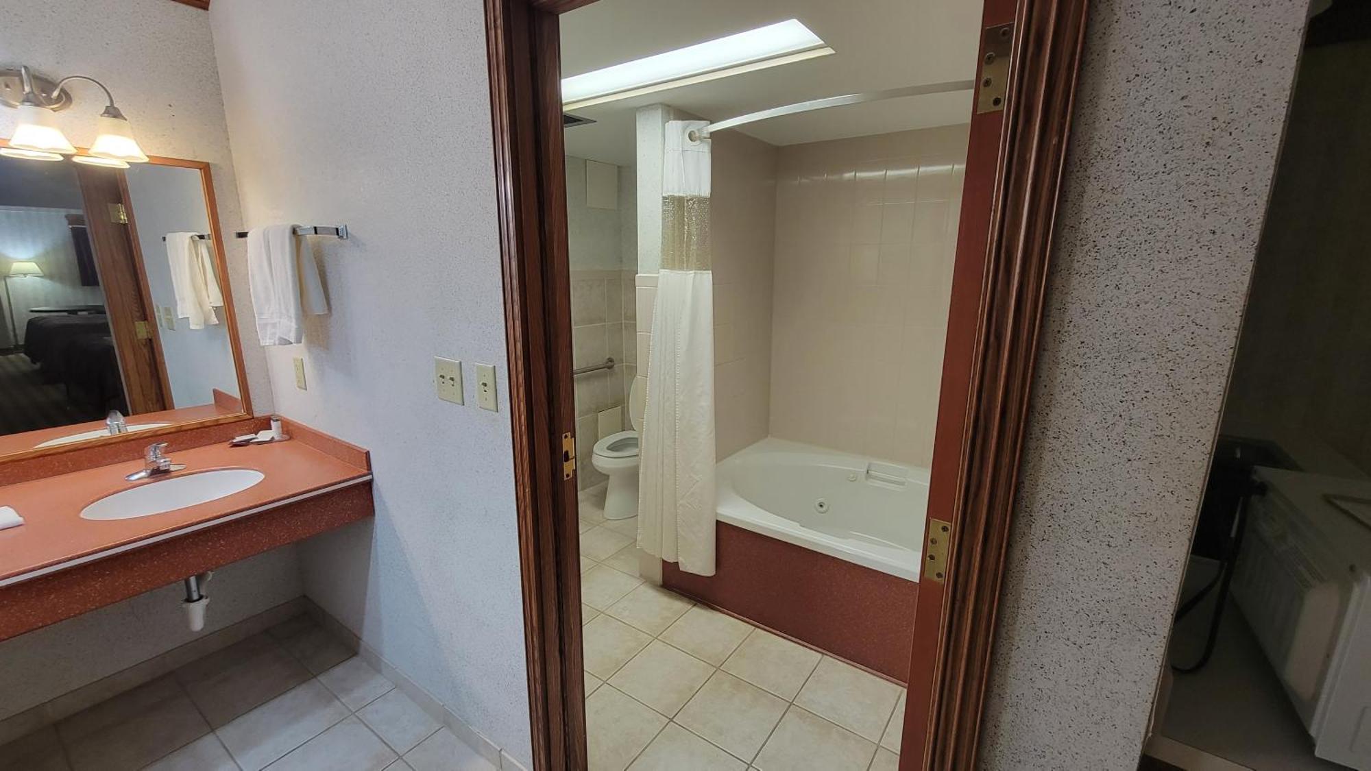 Ramada By Wyndham Saginaw Hotel & Suites Luaran gambar